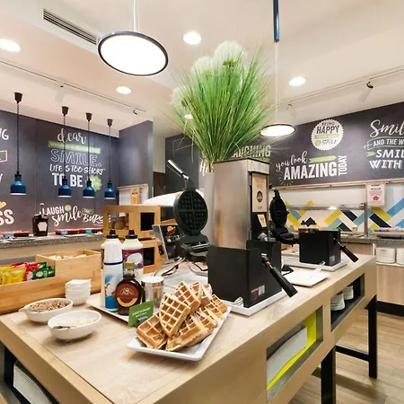 Отель Hampton By Hilton