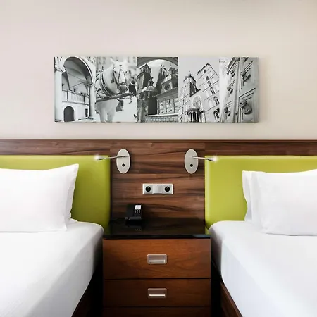 Hampton By Hilton Отель Краков