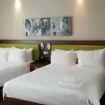 Отель Hampton By Hilton 3*