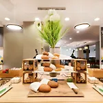 Hampton By Hilton Hotel
