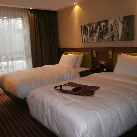 Hampton By Hilton 3*