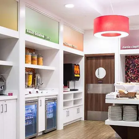 Отель Hampton By Hilton 3*