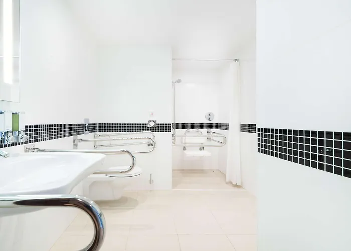 Hotel Hampton By Hilton 3*